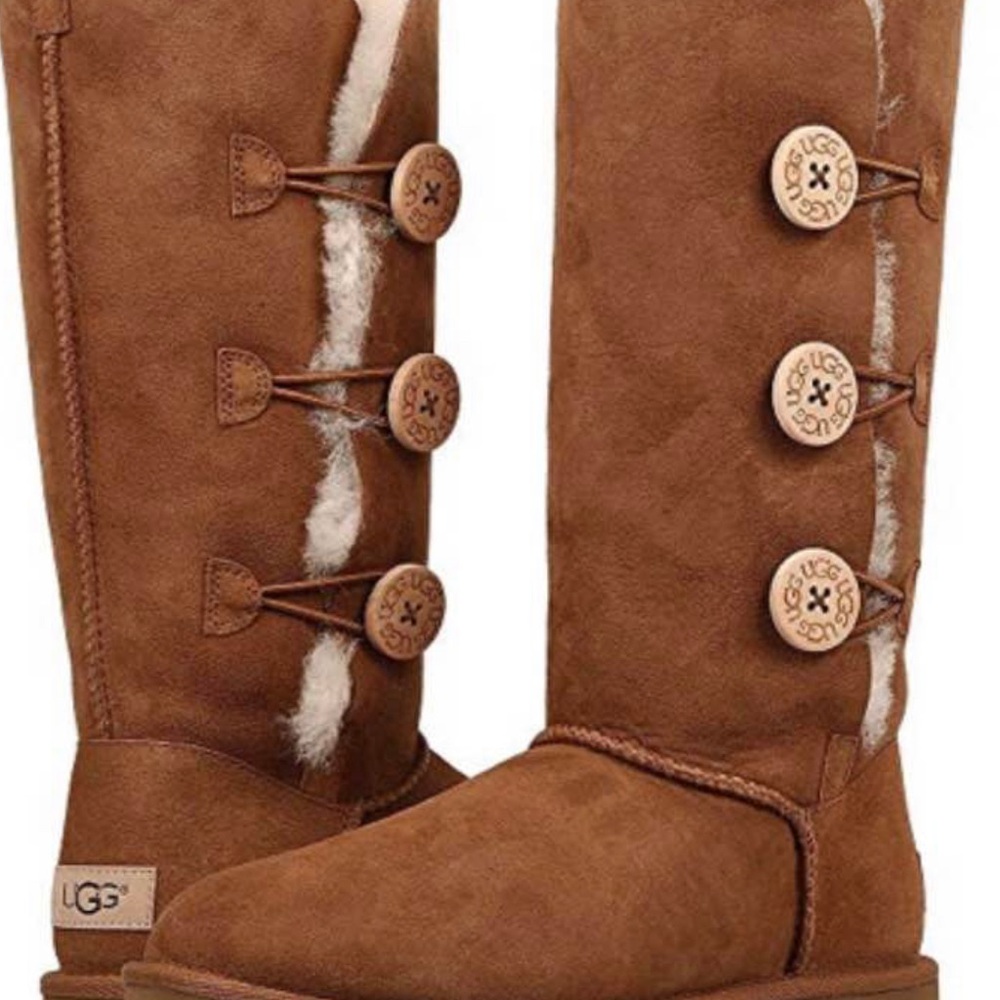 Beautiful UGGS Bailey Button Triplet II Genuine Shearlg size 7 medium